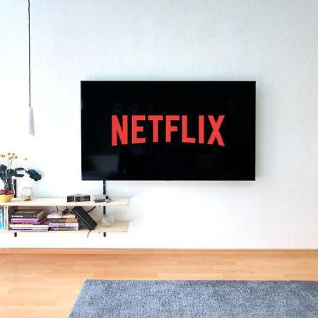 Vonbehling Boutique Apartment Mit 65Zoll Tv Und Designerstuecken Halle  外观 照片