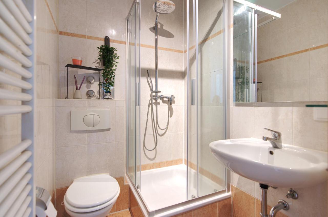 Vonbehling Boutique Apartment Mit 65Zoll Tv Und Designerstuecken Halle  外观 照片