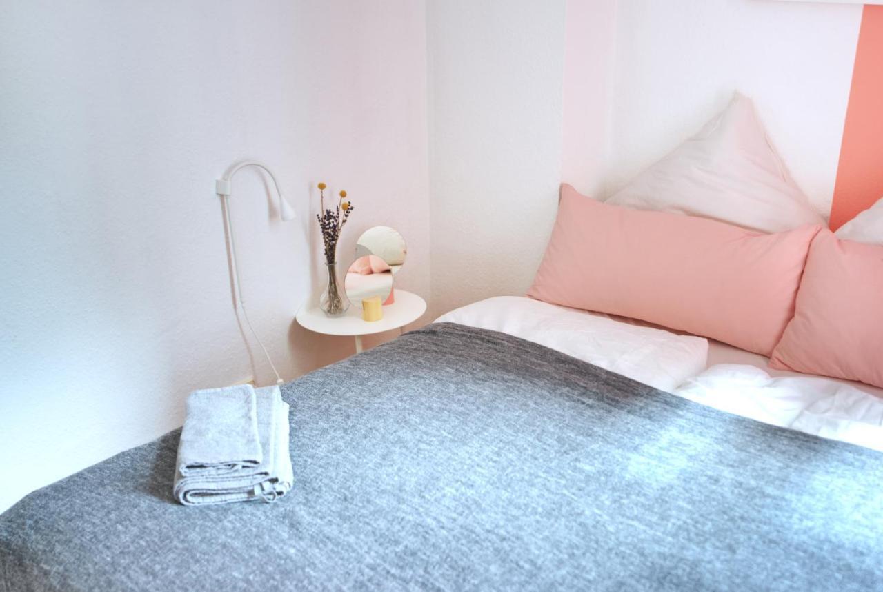 Vonbehling Boutique Apartment Mit 65Zoll Tv Und Designerstuecken Halle  外观 照片